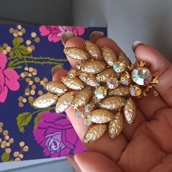 Vintage Brooch 1960s - Picture 1 of 5